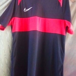 Nike Dri-Fit Blue Red T-shirt medium size. NWOT.